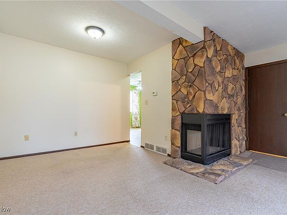 4th image of 165 Deepwood Dr