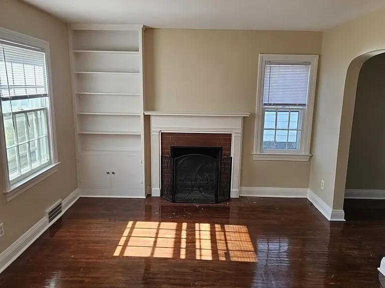 3907 Springhill Rd — Photo 2