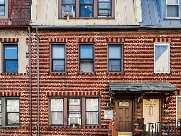 2067 32nd St, Astoria, NY 11105