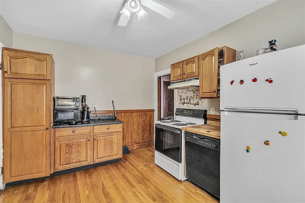 3 bed, 1566 sqft, $2,350 — Photo 3