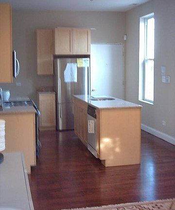 3rd image of 1821 N Hermitage Ave APT 3W