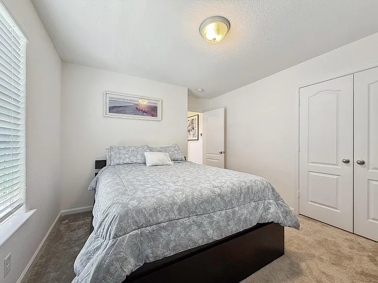 129 Corcoran Ln — Photo 37