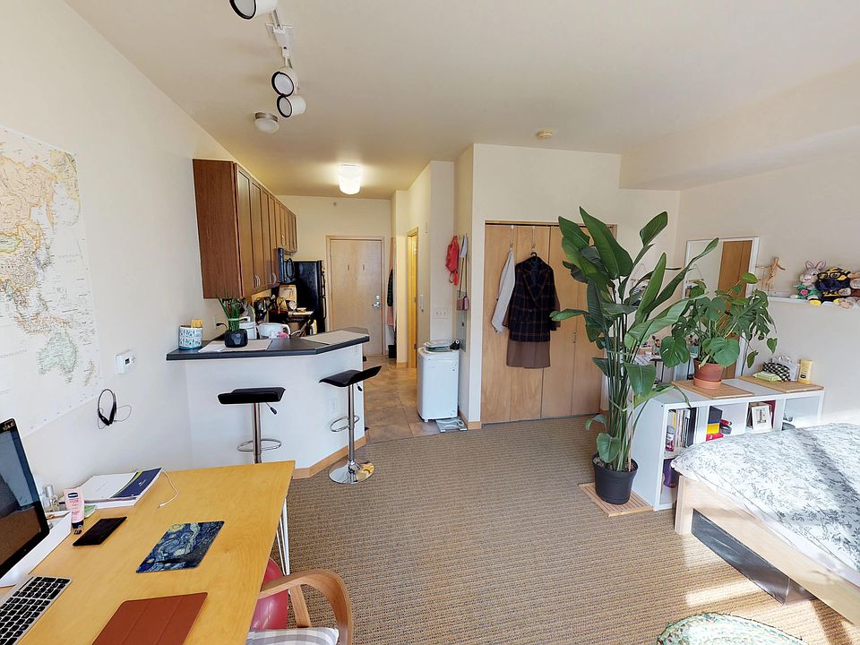 1st image of 301 S Livingston St #6384172