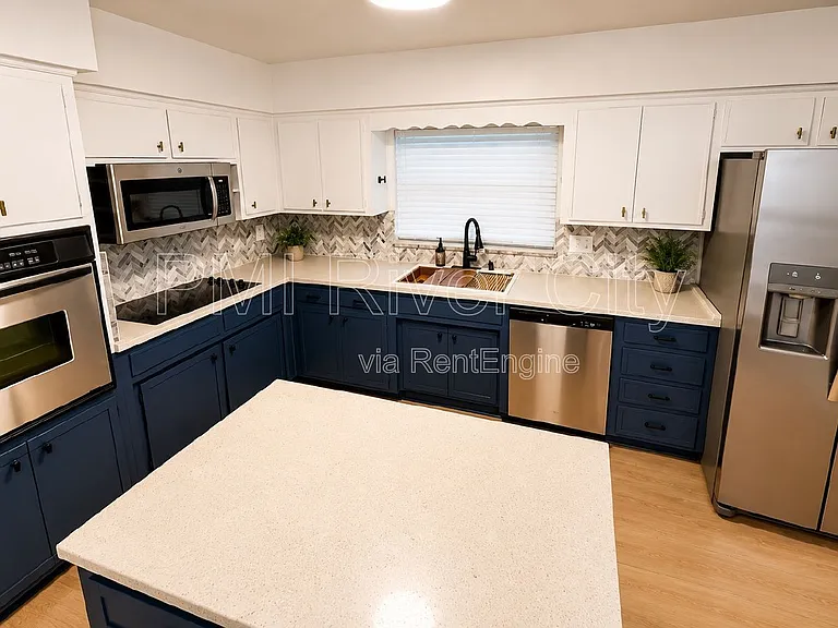 2860 Cedarcrest Dr — Photo 2