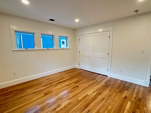 2 Wilkins Pl, Roslindale, MA 02131