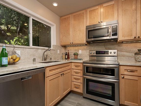 4th image of 4024 Farm Hill Blvd APT 6
