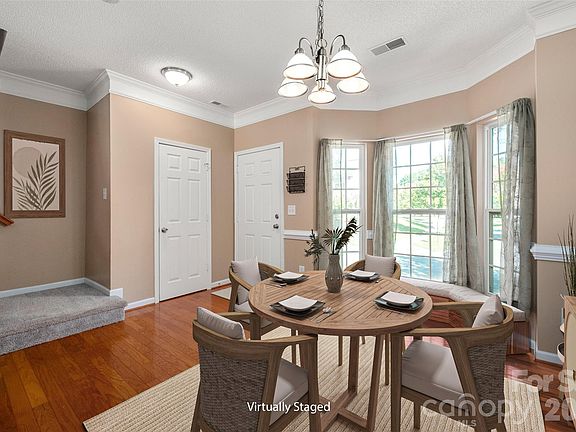3rd image of 6934 Tanners Creek Dr