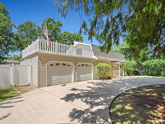 3rd image of 166 Forest View Ave