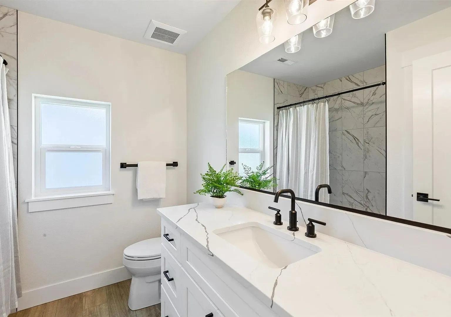 NEW Listing 3 bed/2.5 bath+ bonus area in Spokane Valley — Photo 3