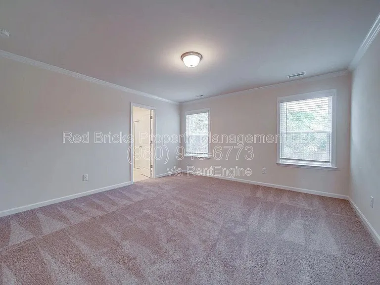7015 Thornrose Dr — Photo 24