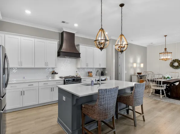 679 Blueway Ave, Summerville, SC 29486