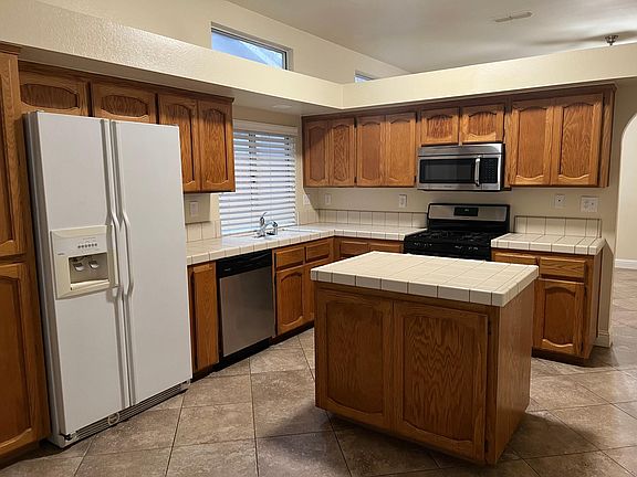3rd image of 505 Bromley Ct