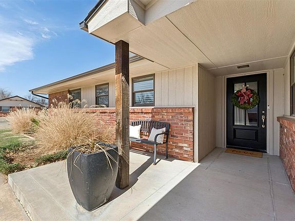 3rd image of 3008 Berkshire Way