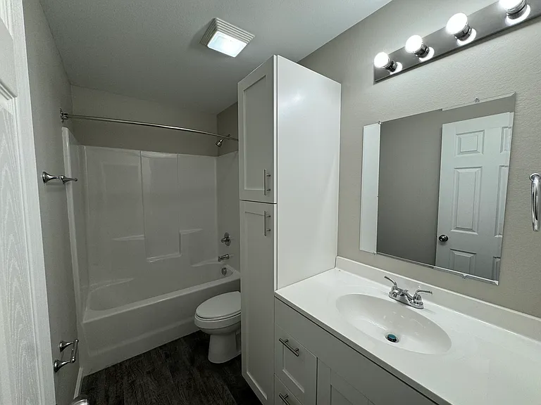 Creekside Apartments — Photo 71
