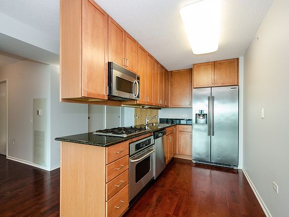 5th image of 9715 Woods Dr Unit 1305