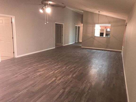 4th image of 1005 Belleflower Dr