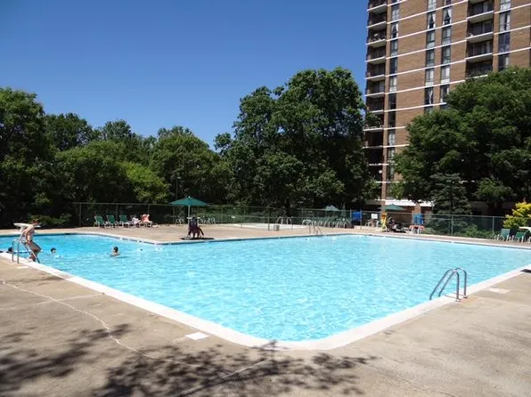 2311 Pimmit Dr, Falls Church, VA 22043