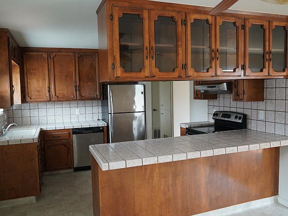 4th image of 2890 Malabar Ave