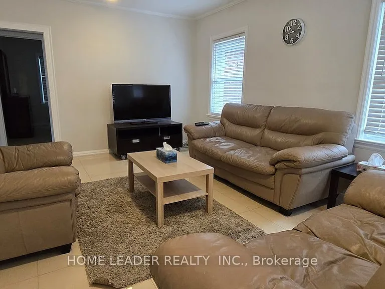 21 Franklin Ave — Photo 2