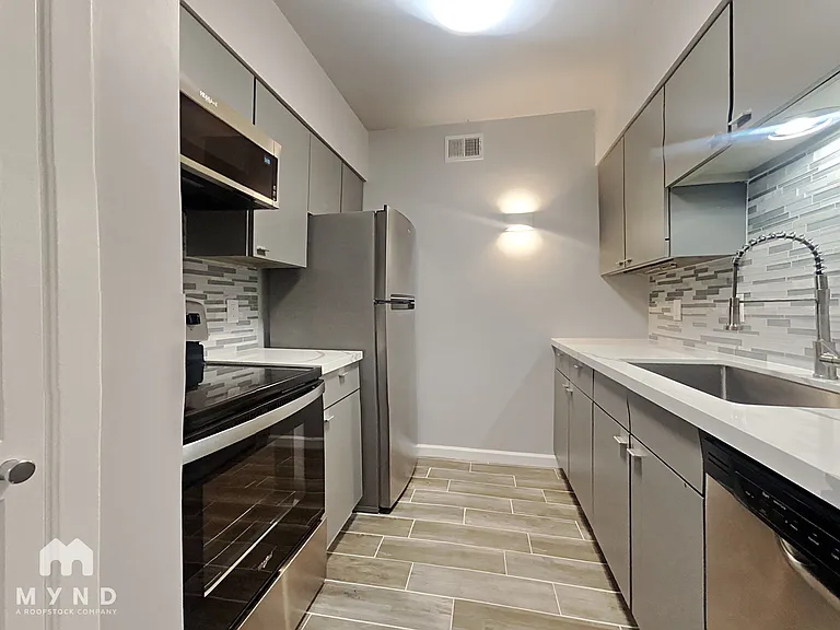 2230 S Piney Point Rd #204 — Photo 6
