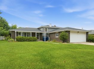 601 Honey Locust Ln, Darien, IL 60561
