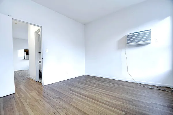 Rented by Urbane Brokerage | media 19