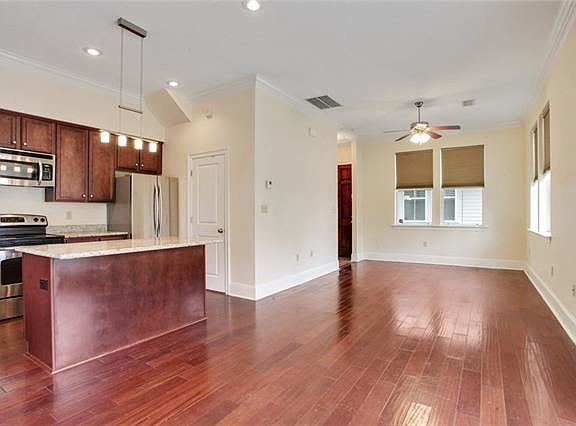 3rd image of 4420 Lasalle St