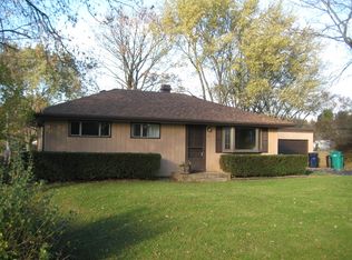 4 Crescent Rd, Lake Zurich, IL 60047