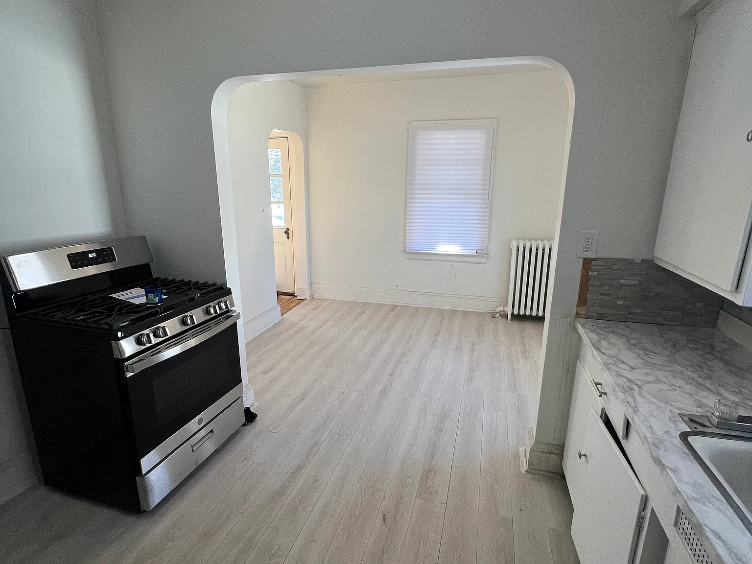 3 bed, 1400 sqft, $450 — Photo 2