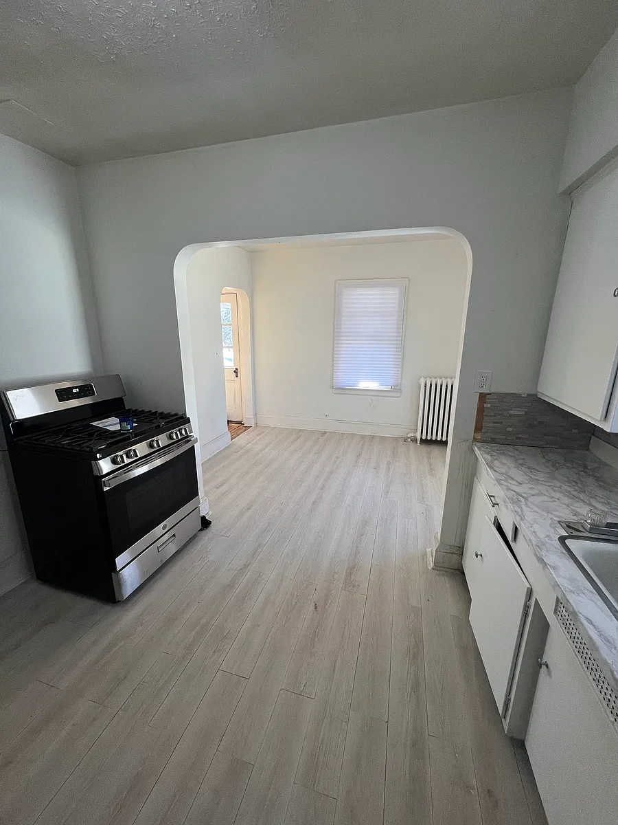 Building Photo - 12209 Corlett Ave #3A