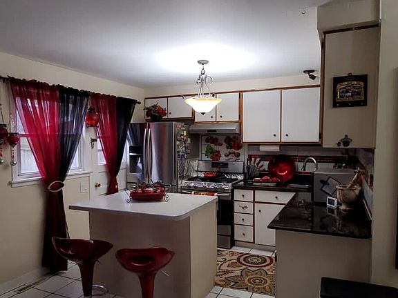 3rd image of 8905 Robin Dr