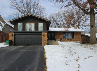 23 W Eureka Dr, Lemont, IL