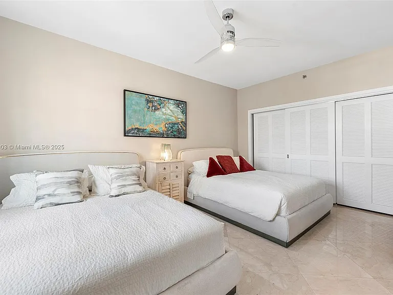 19253 Fisher Island Dr #19253 — Photo 29