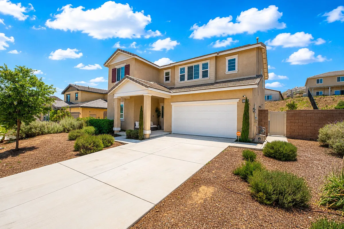 Building Photo - 30713 Pony Express Dr