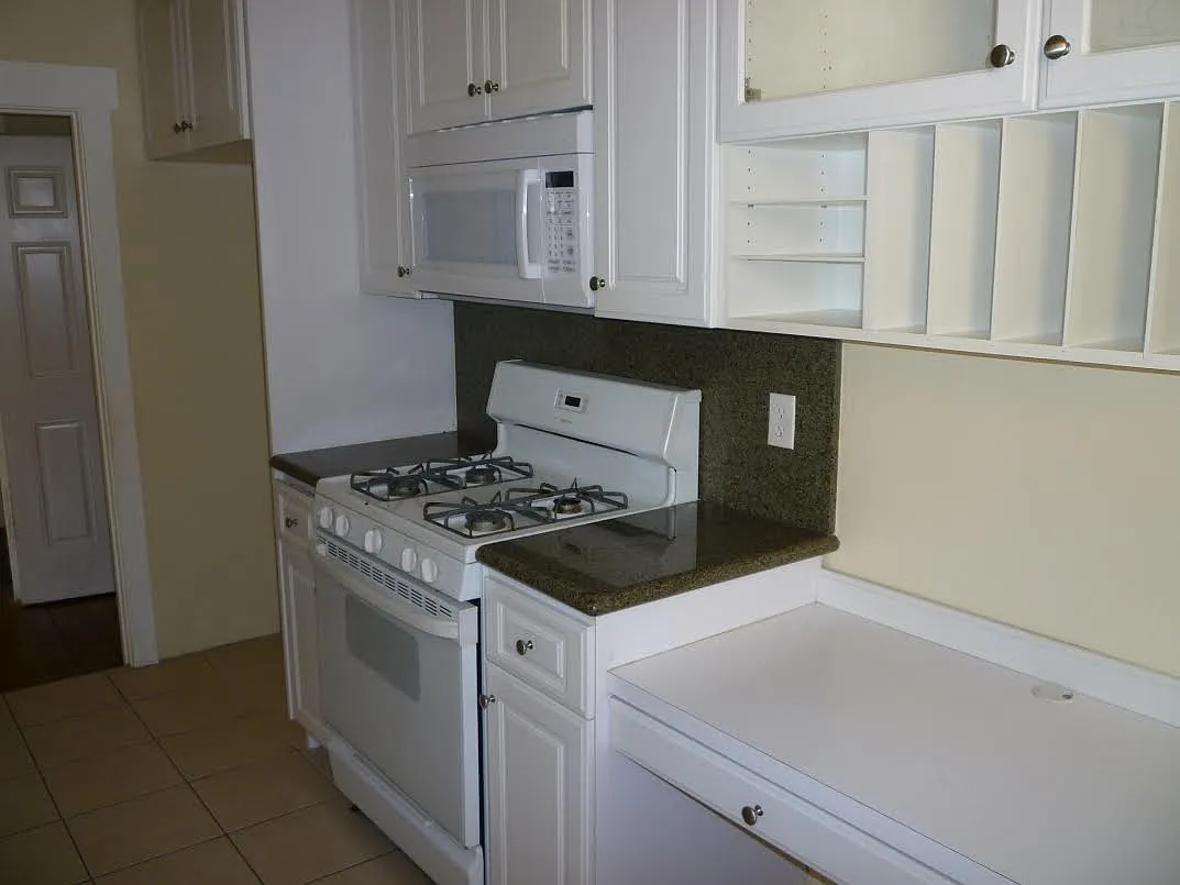 1 bed, 600 sqft, $2,100 — Photo 3