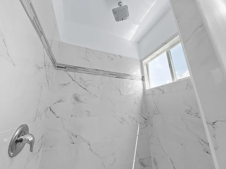 323 Gabriel St #202 — Photo 23