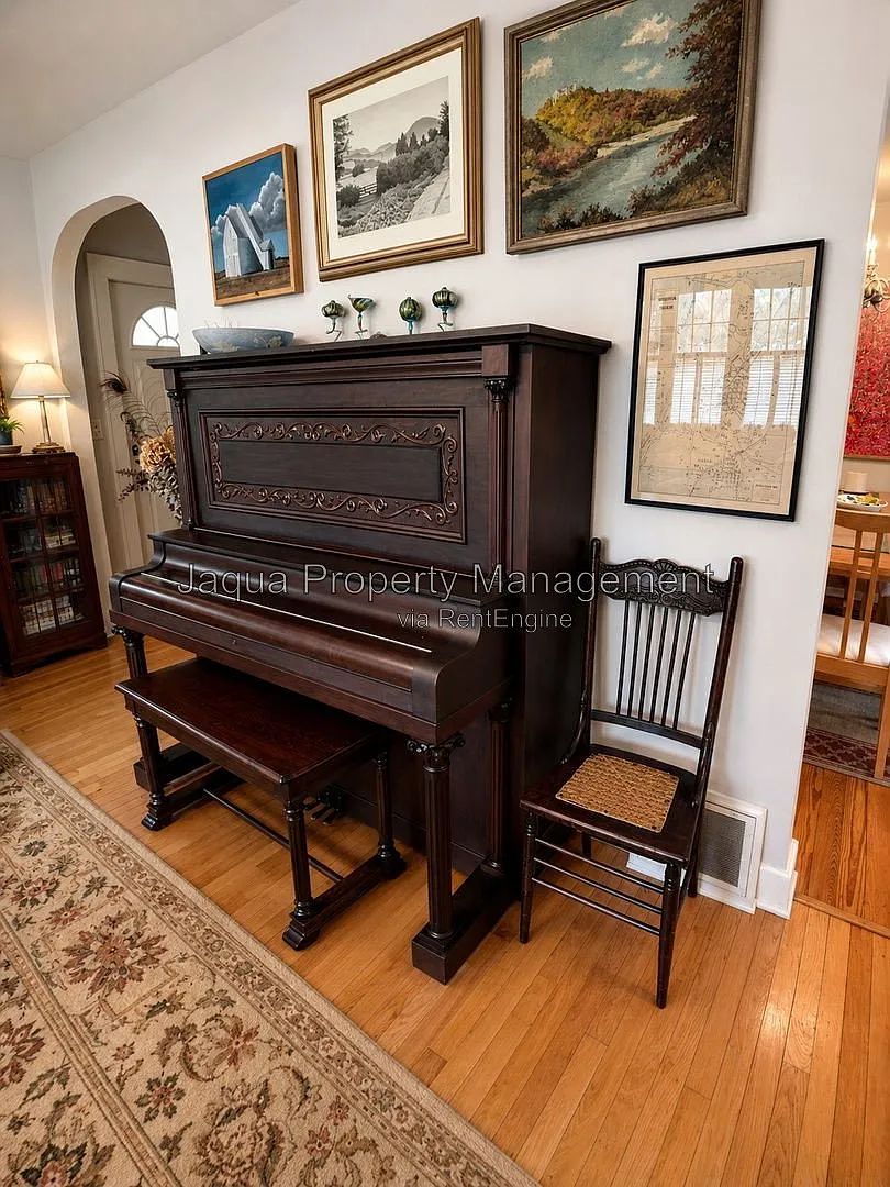 3 bed, 2.0 bath, 1576 sqft, $3,200 — Photo 4