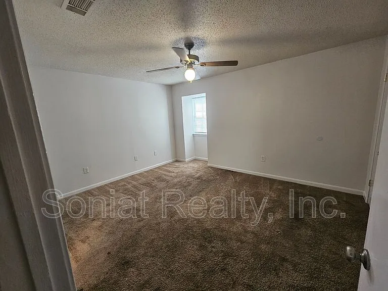 2131 Carondelet St #3 — Photo 14