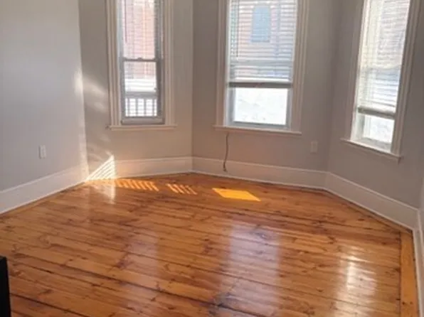 11 Dupont St APT 2, Worcester, MA 01604