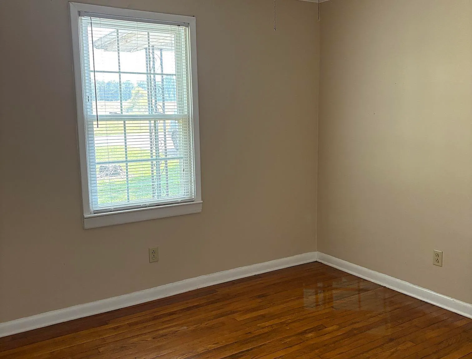 3 bed, 1.0 bath, 1232 sqft, $800 — Photo 3