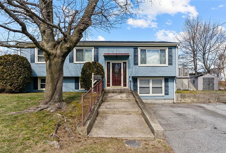 1st image of 25 Blue Hill Dr