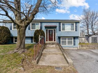 25 Blue Hill Dr, Warwick, RI 02886