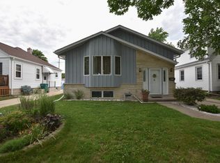 2618 E Van Norman Ave, Saint Francis, WI 53235