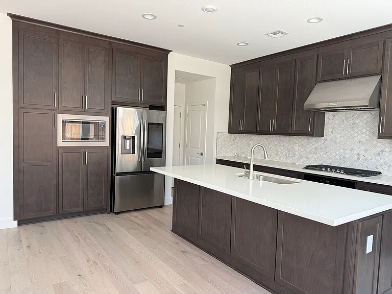 96 E Frost Dr — Photo 4