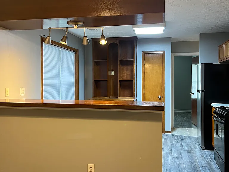 695 Paris Dr — Photo 31