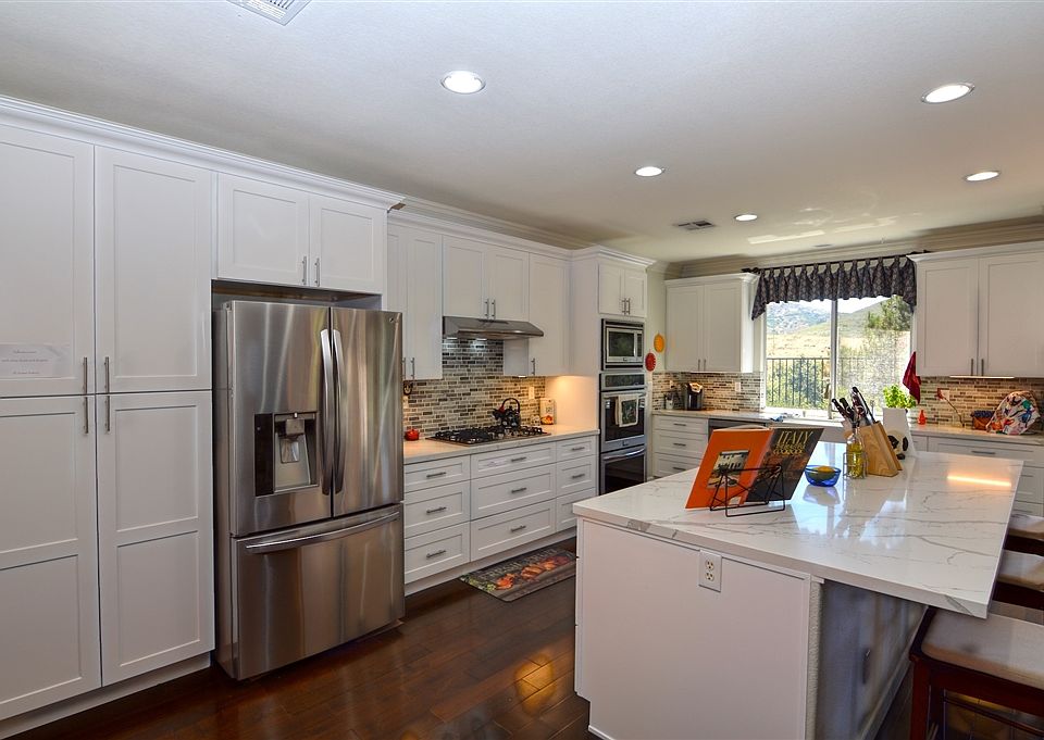 1st image of 328 Crownview Ct
