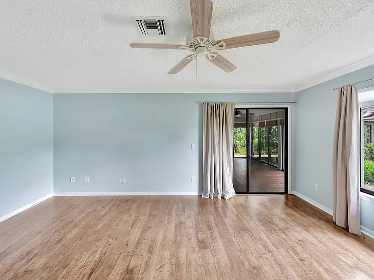 121 Prestwick Cir — Photo 38