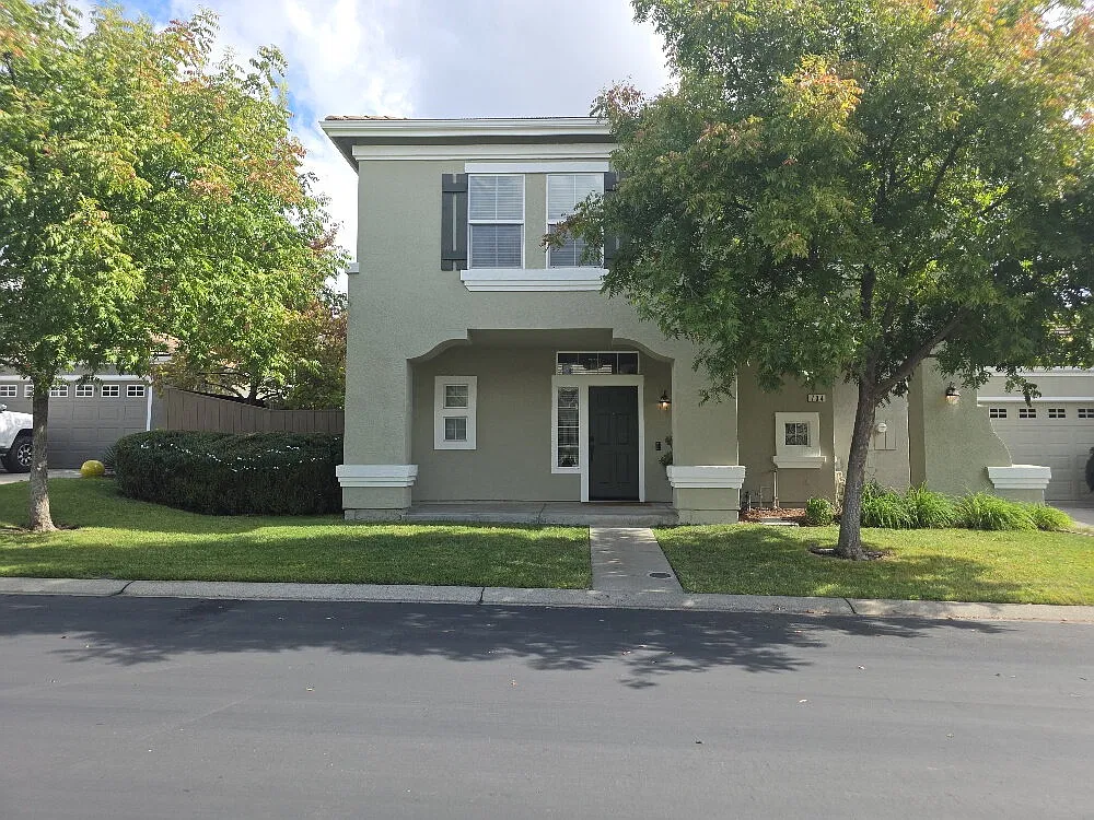 3 bed, 2.5 bath, 1423 sqft, $3,000 — Photo 2