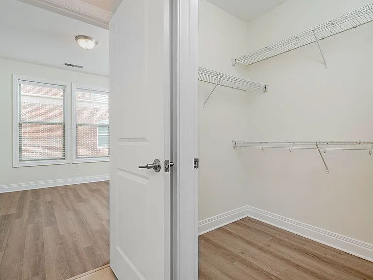 Harrison Park Apartments — Photo 15