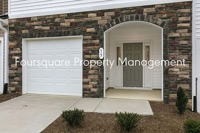 3 bed, 2.5 bath, 1603 sqft, $1,697 — Photo 3